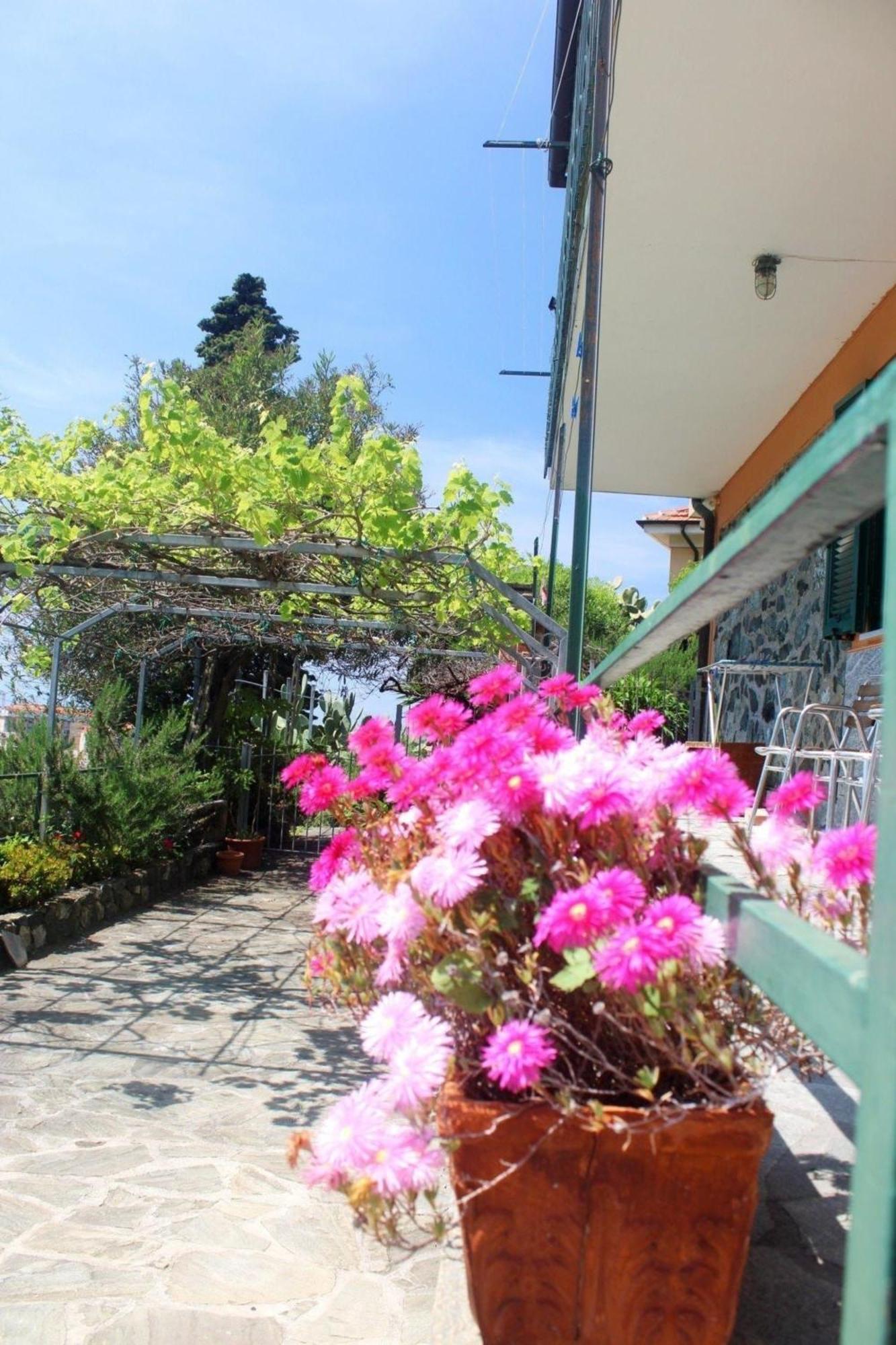 Appartement In Levanto Mit Terrasse Und Garten Exterior photo